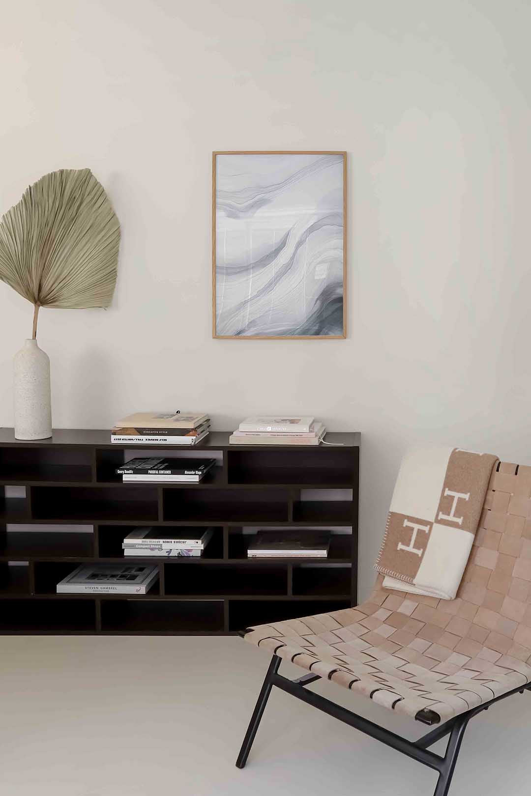 Golvende lijnen – zachte abstracte poster in staand formaat