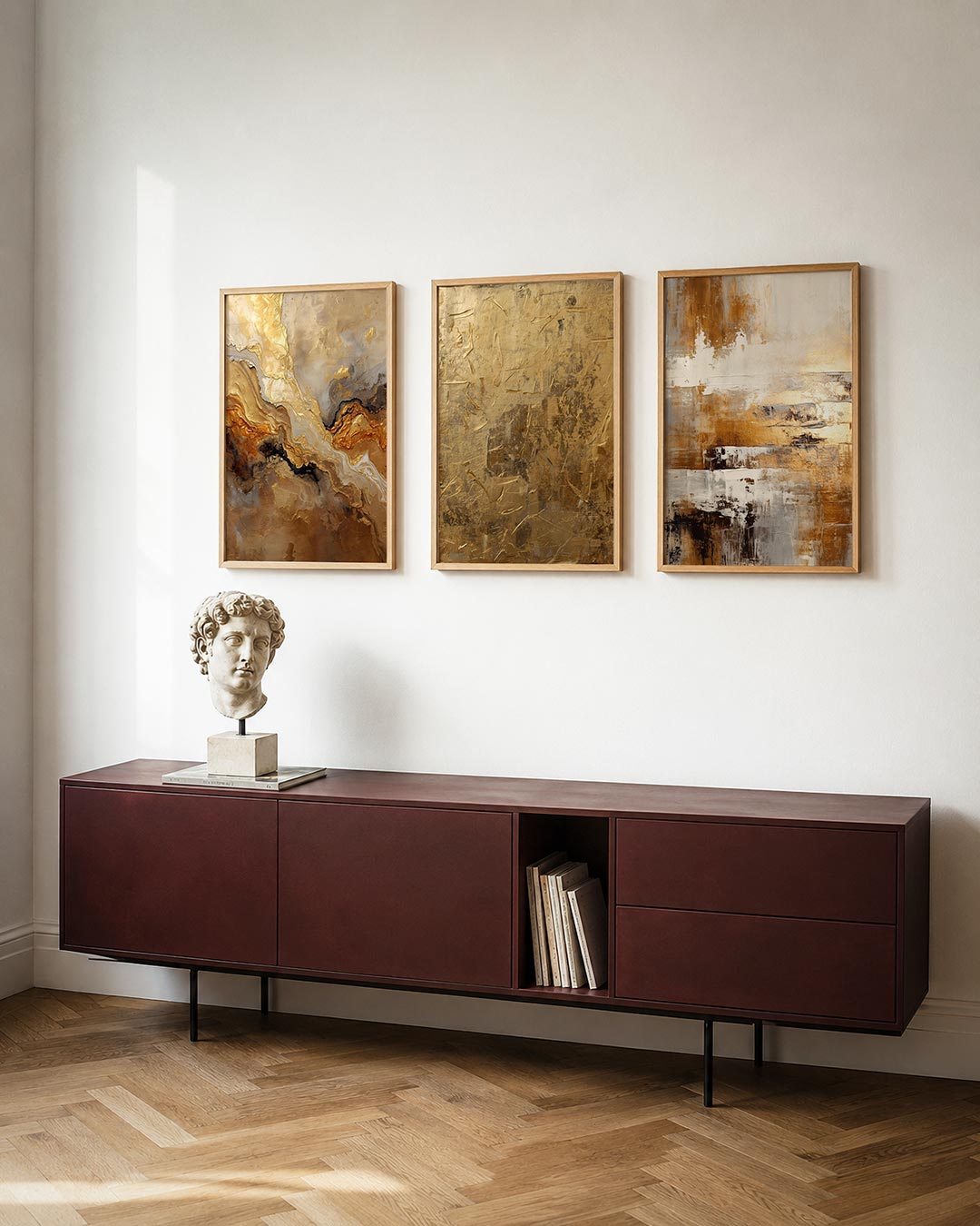 Gouden vormenstroom posterset – tweede productweergave – deze afbeelding toont een vloeiende beweging van gouden en