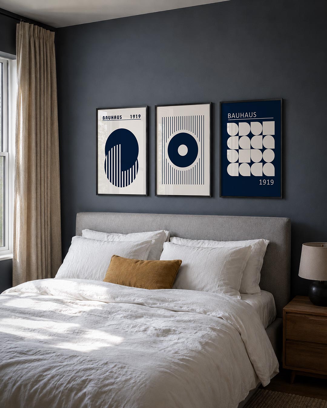 Cirkel en strepen posterset – derde productweergave – deze poster toont een donkerblauwe cirkel met verticale witte strepen.