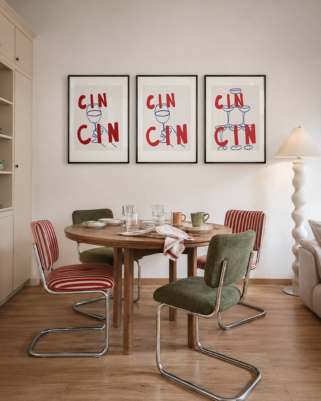 Kleurrijk cheers – deze posterset in drie delen toont een speelse combinatie van rode letters en