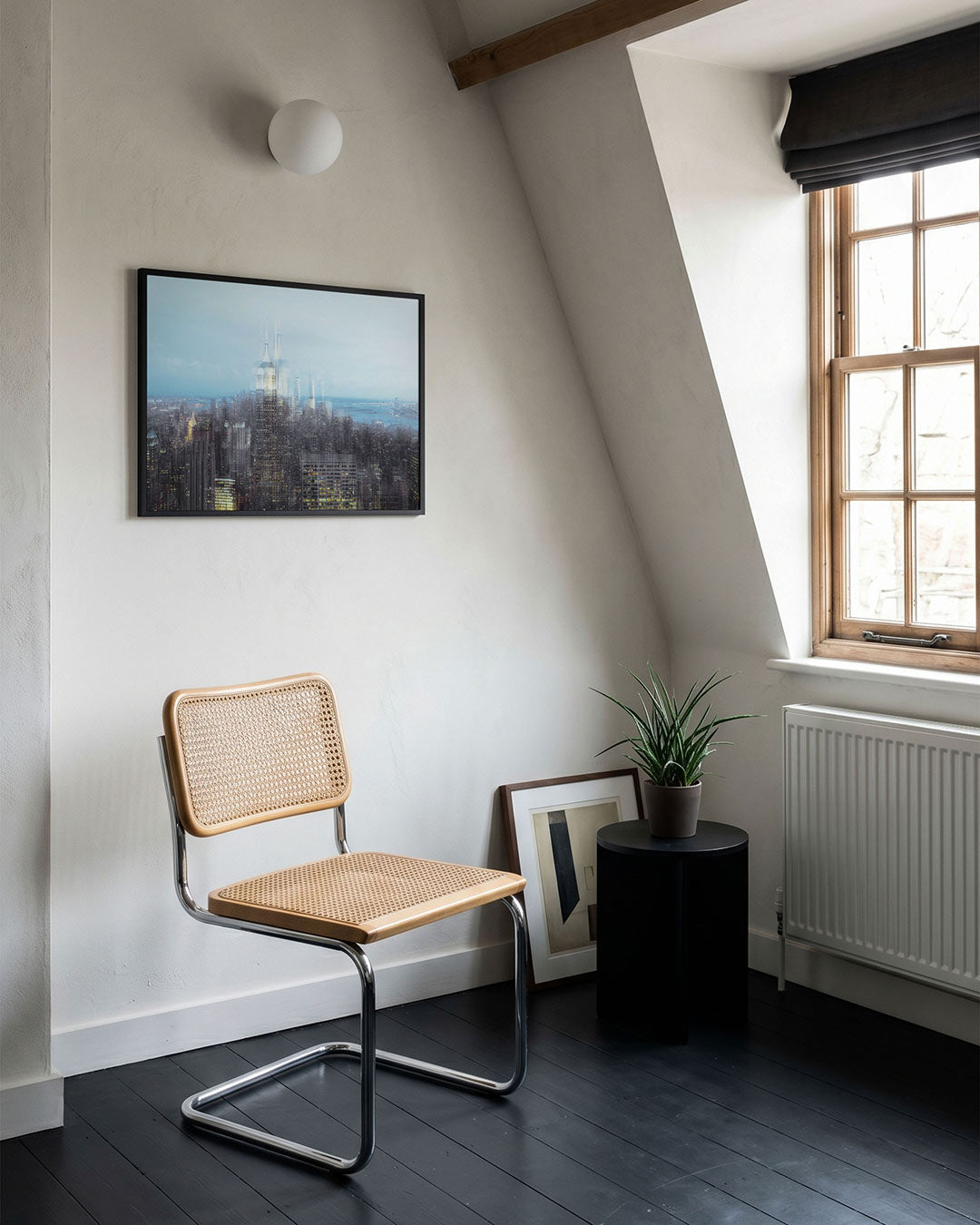 Stedelijke droom poster – tweede productweergave – deze poster toont een vervaagde skyline met hoge gebouwen en een wazige