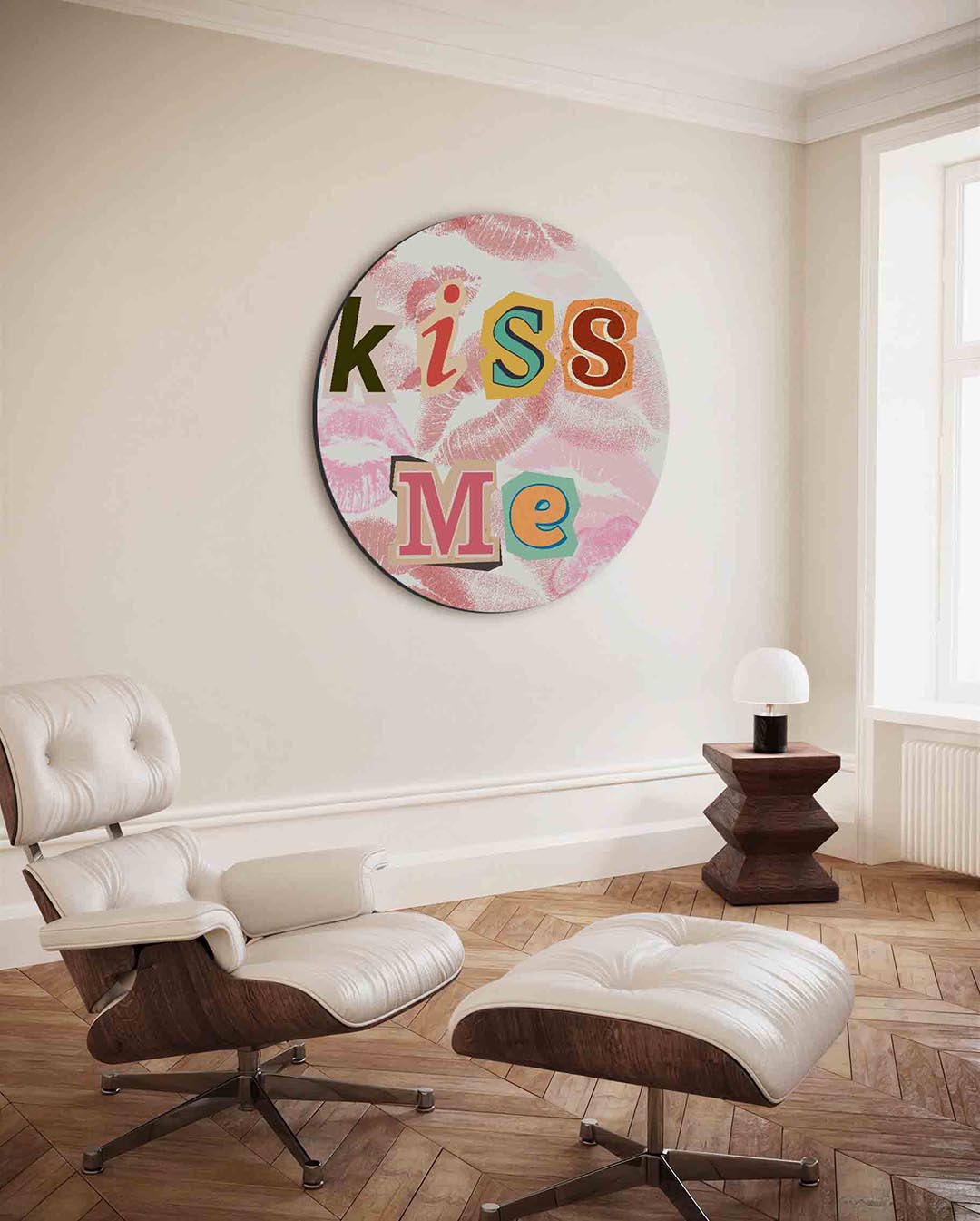Kiss me – moderne ronde wanddecoratie van WallArtistic