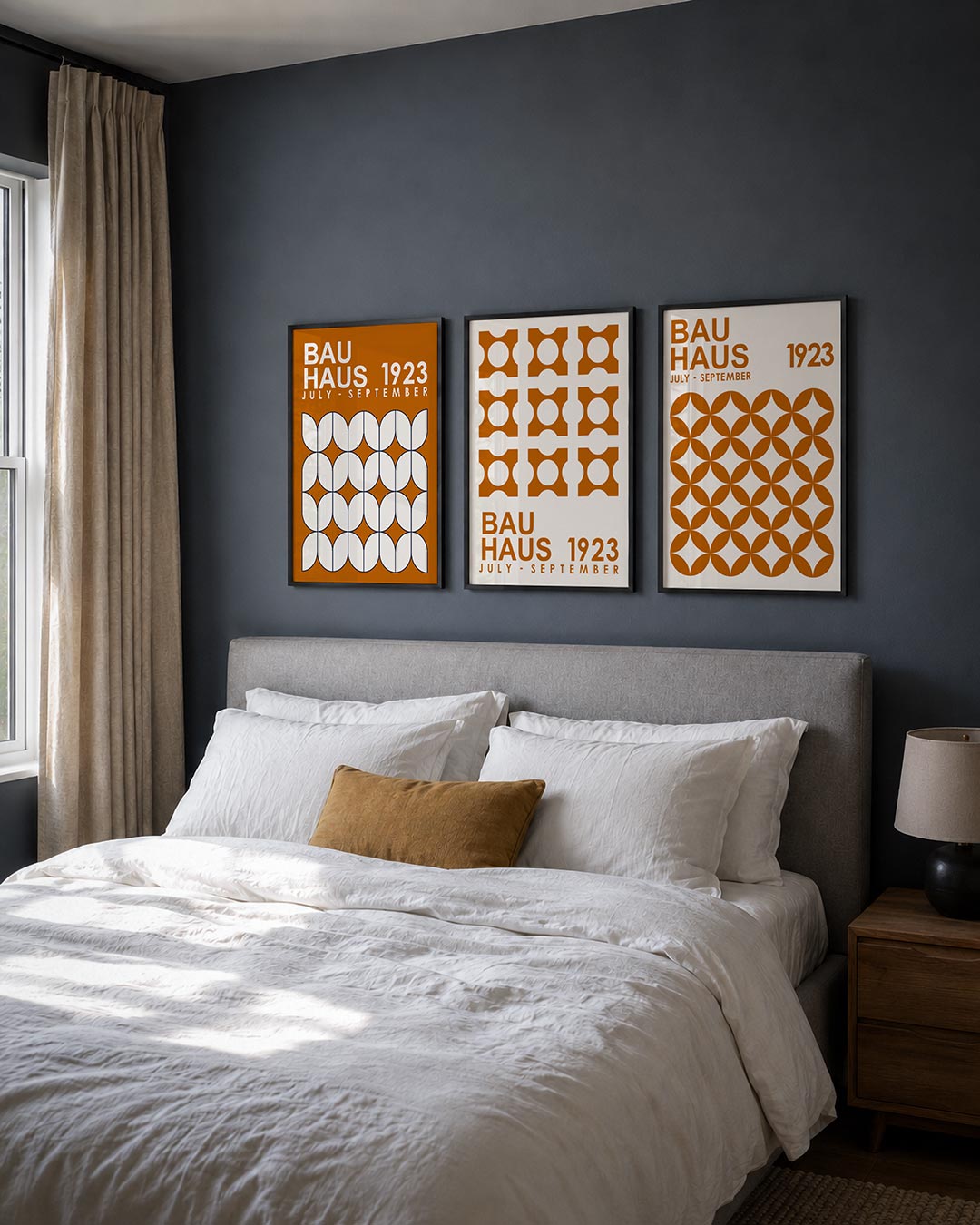 Vorm en kleur posterset – derde productweergave – deze posterset in drie delen toont een ritmisch patroon van witte vormen op