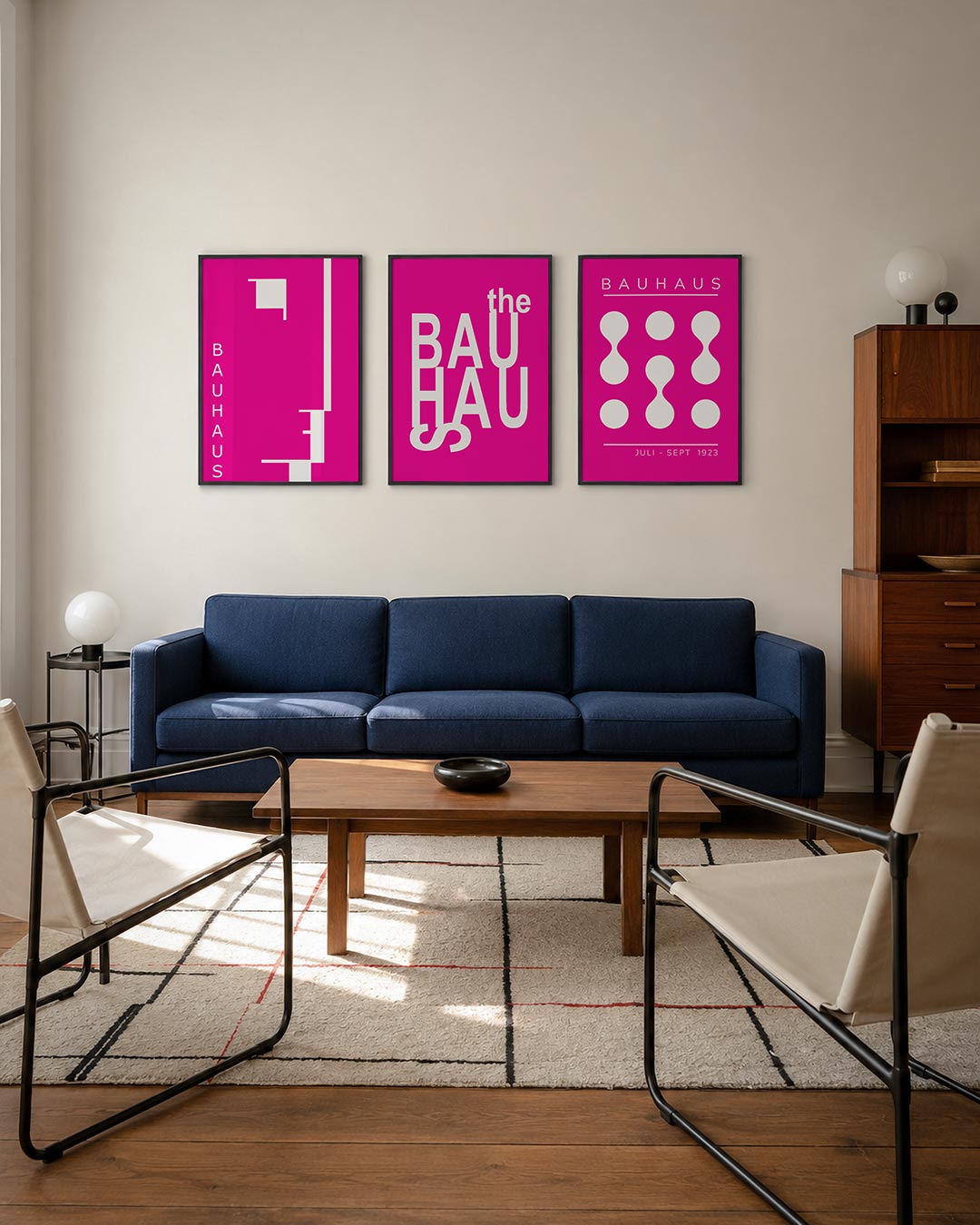 Kleur en lijnenspel posterset – derde productweergave – deze posterset in drie delen toont een levendig roze vlak met witte