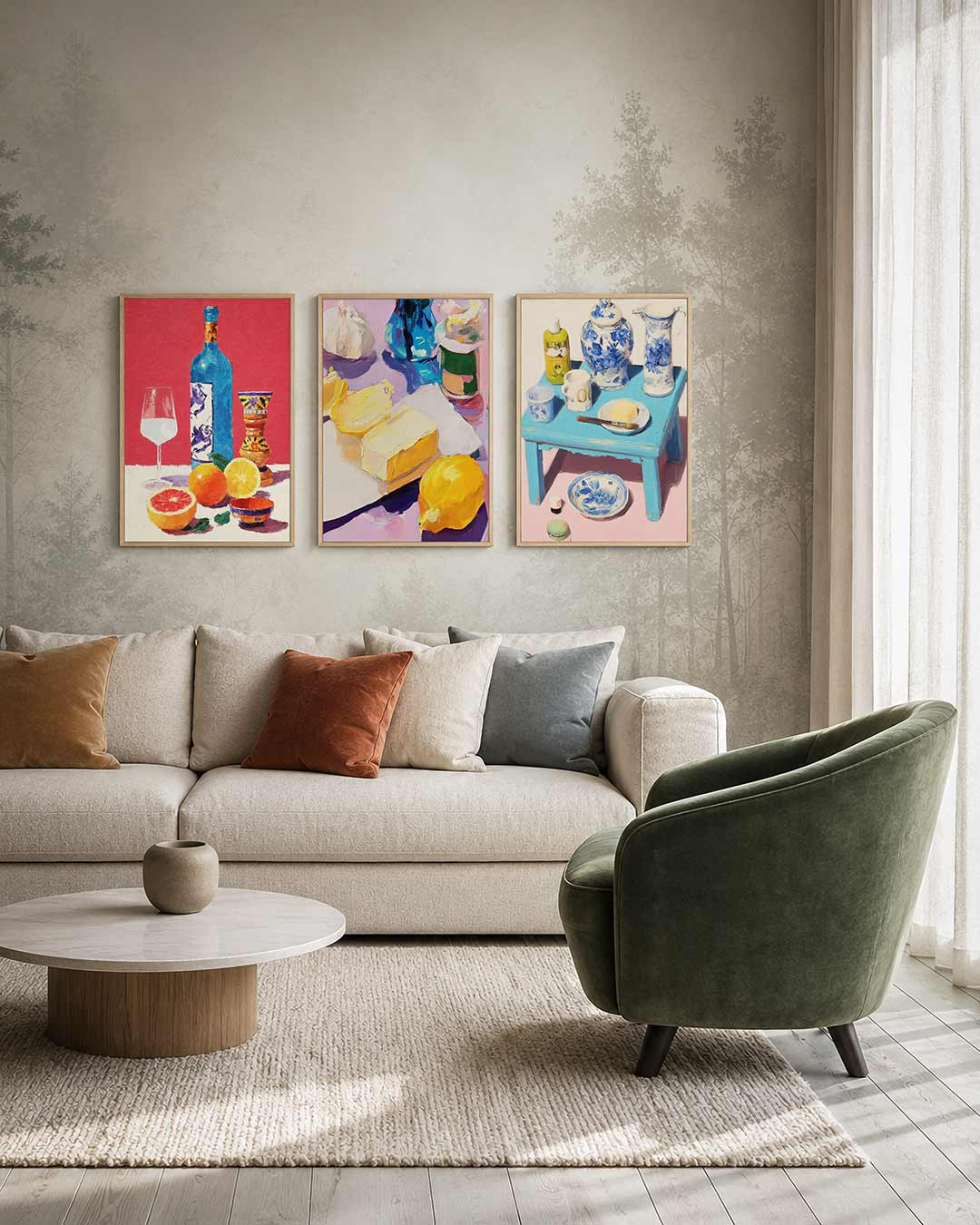 Kleurrijke tafelsetting driedelige posterset – een levendige compositie met een blauwe fles,