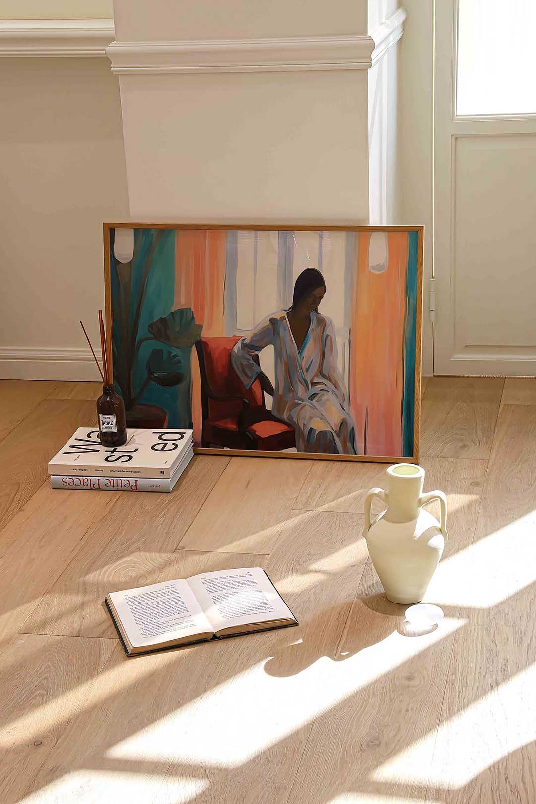 Vrouw in stoel – liggende portret wanddecoratie van WallArtistic