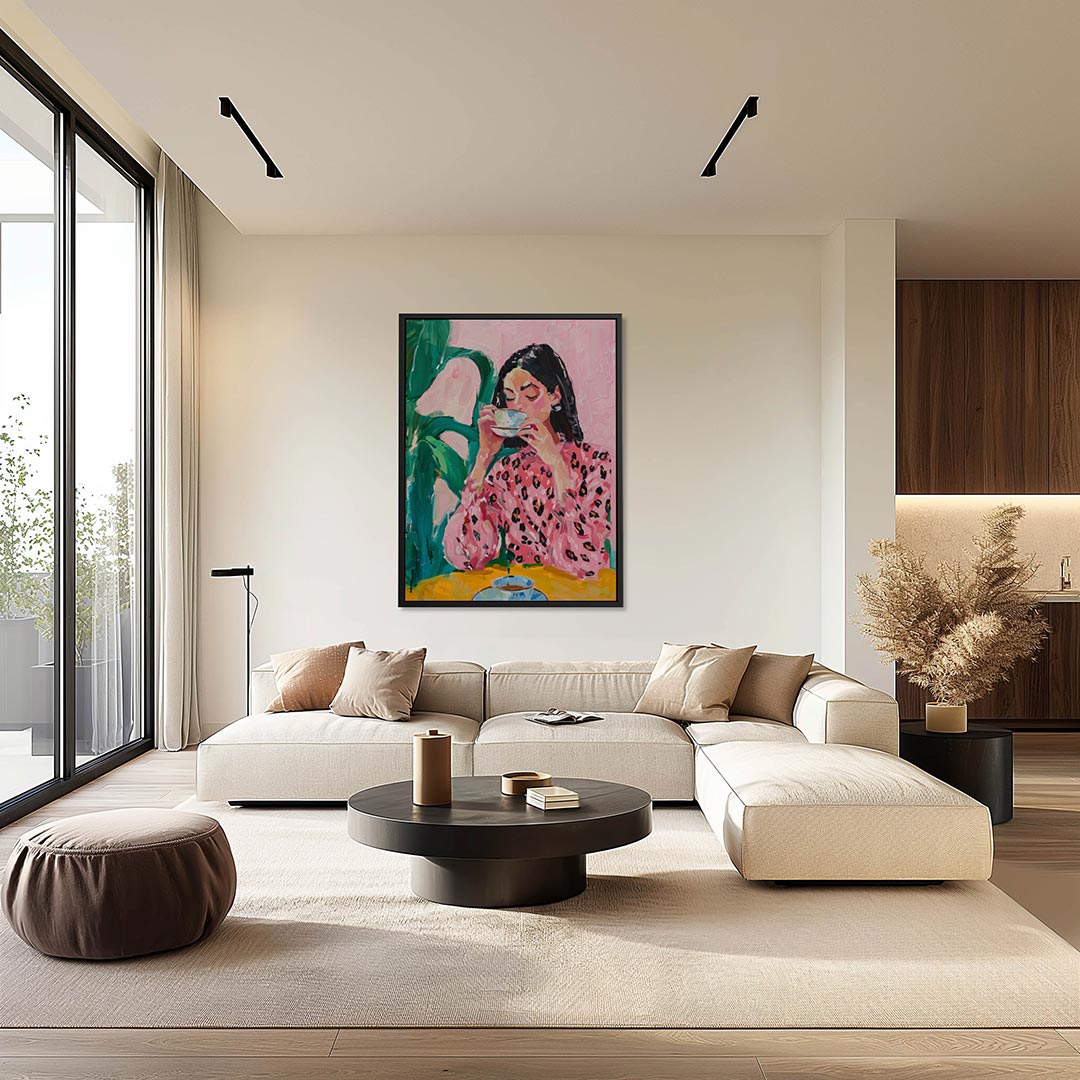 Vrouw met kopje – moderne staande wandkunst