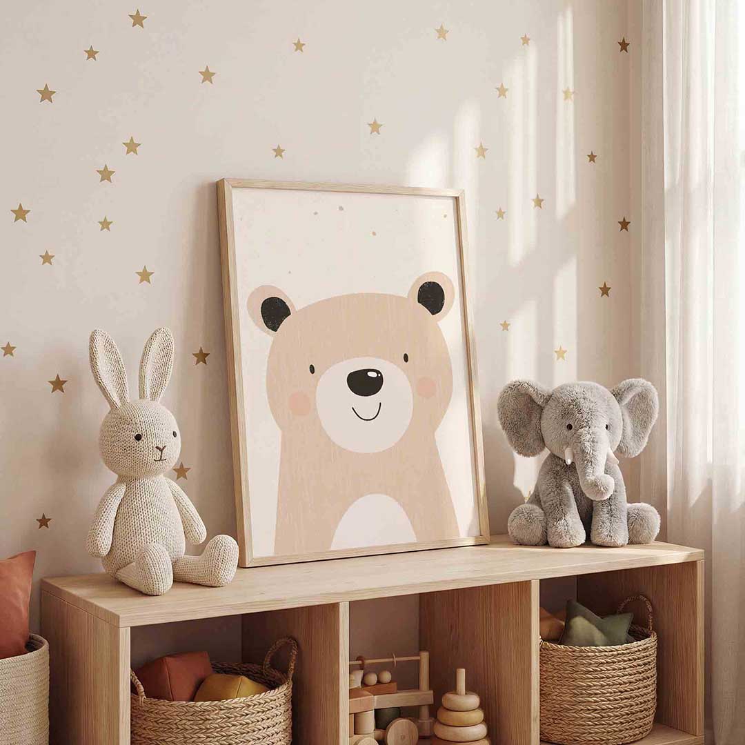 Lachende beer – staande kinderkamer wanddecoratie van WallArtistic
