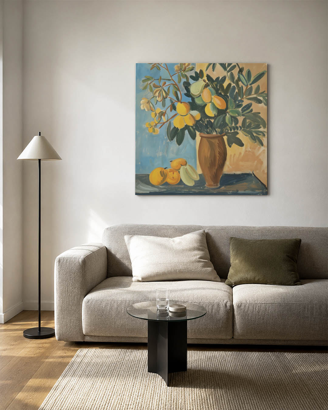 Fruit en bladeren kunstwerk – vierkante wanddecoratie – dit kunstwerk toont een vaas met groene bladeren en geel fruit tegen