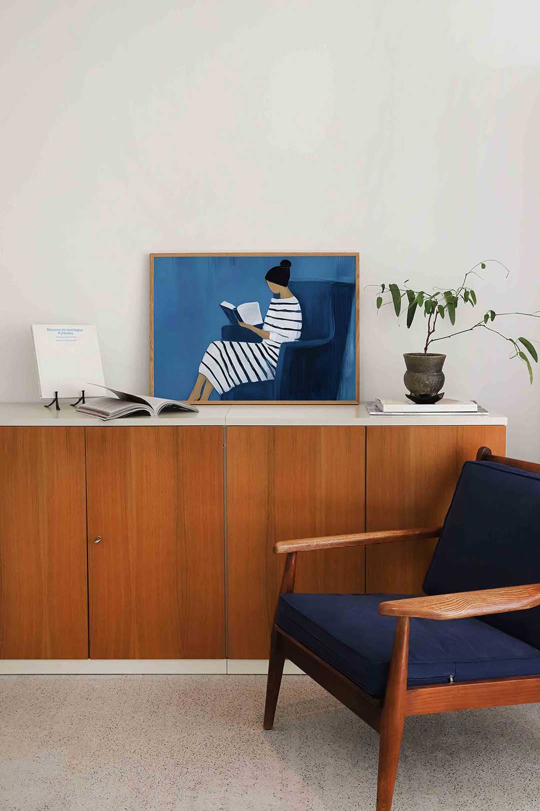 Lezende vrouw – moderne landscape wanddecoratie van WallArtistic