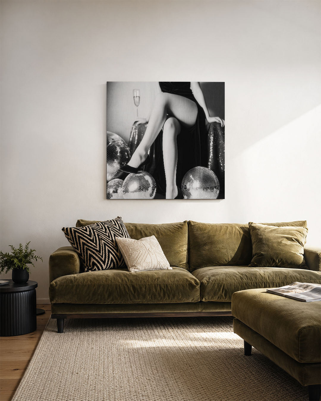Reflecties kunstwerk – derde productweergave – dit werk toont een compositie van glinsterende bollen en een figuur, met een
