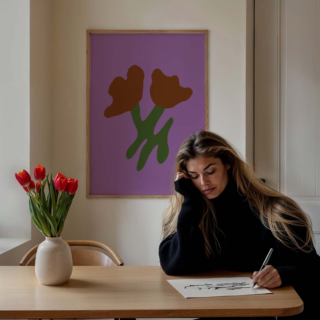 Stijlvolle Bloemenposter op Paars – staande muurposter met kleurrijke abstracte vormen