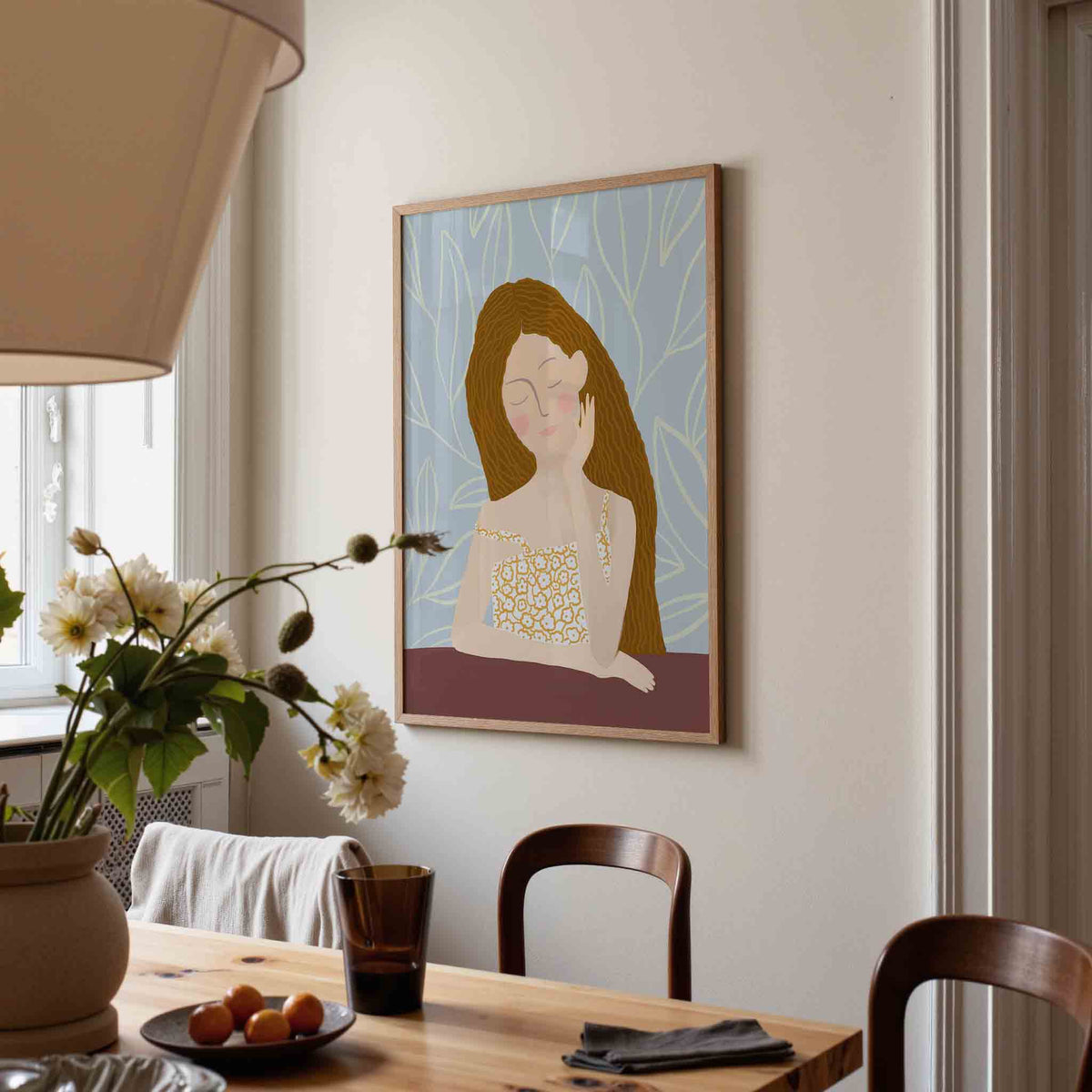 Vrouw met bloemenjurk – eigentijdse illustratie poster in staand formaat