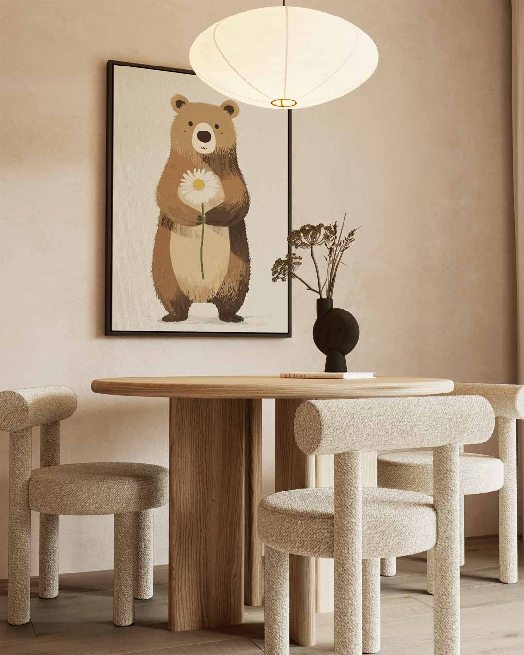 Vrolijke Beer met Bloem – staand kunstwerk voor modern interieur