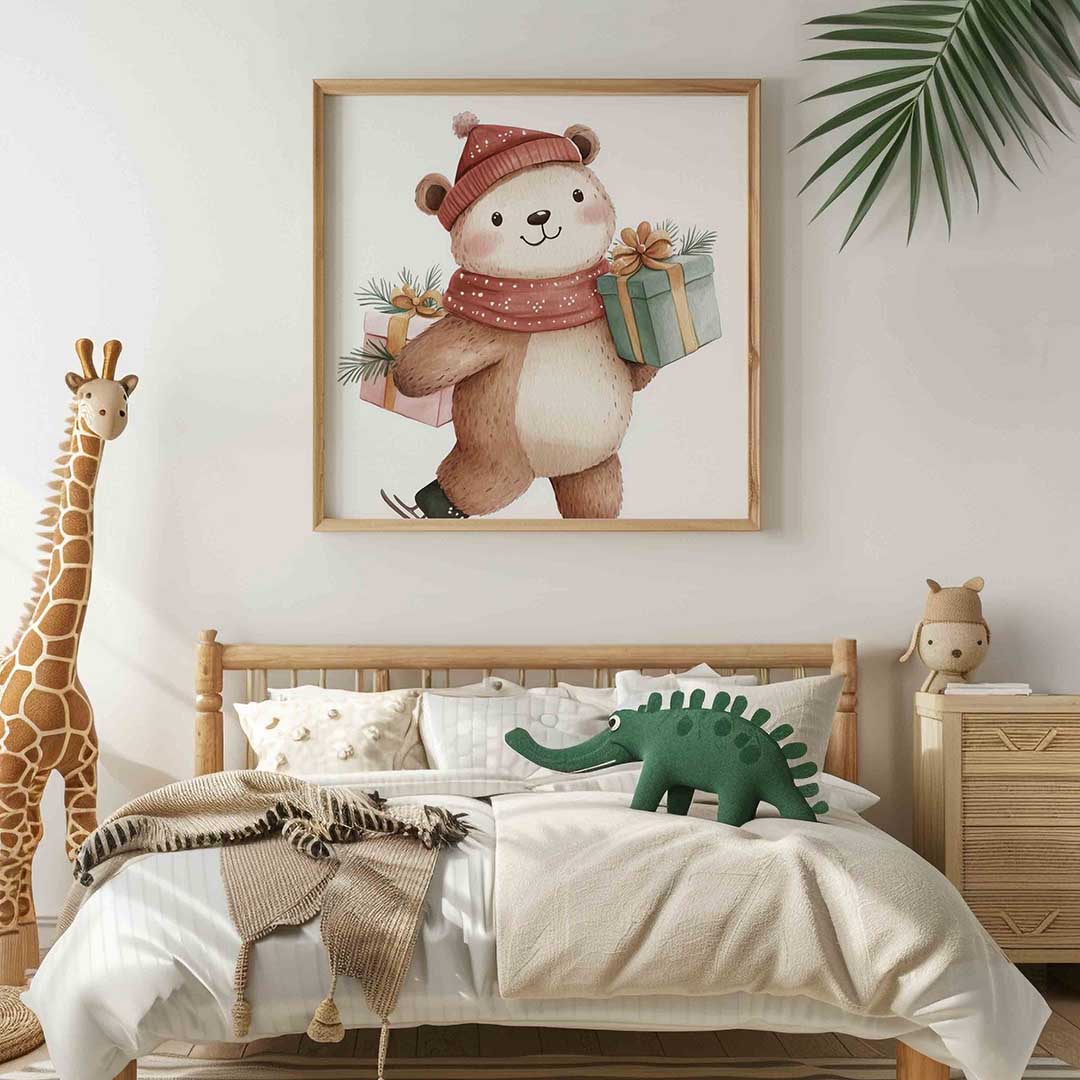 Beer met cadeaus – vierkante kinderkamer wanddecoratie van WallArtistic