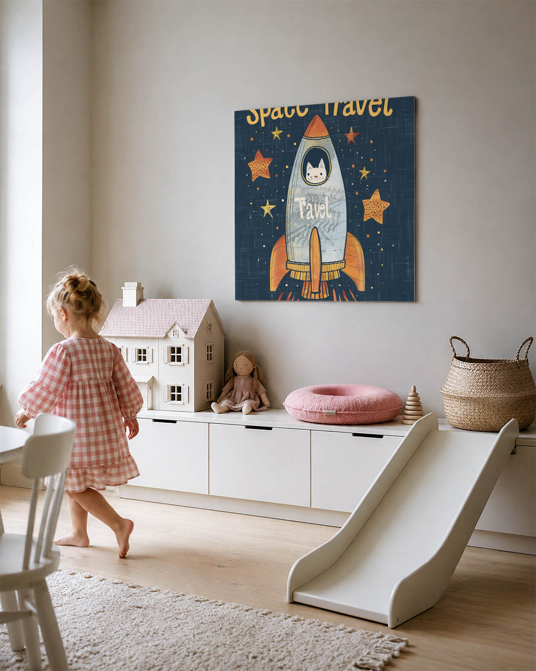 Speelse ruimtereis kunstwerk – tweede productweergave – dit kunstwerk toont een speelse raket met een kat aan boord, omringd