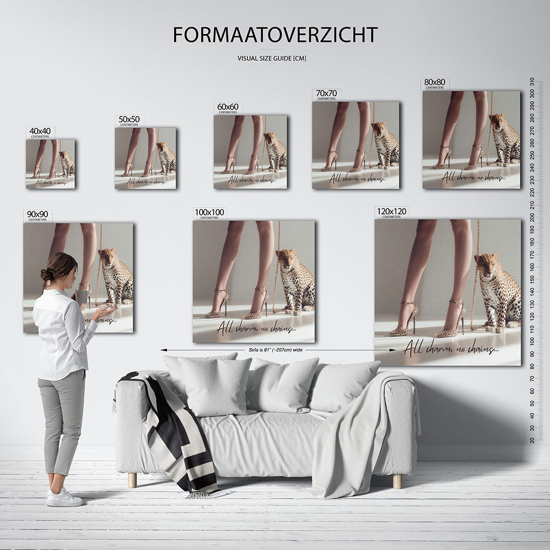 Elegante dierenprint kunstwerk – sfeerbeeld – dit werk toont slanke benen in hoge hakken naast een sierlijke luipaard. De
