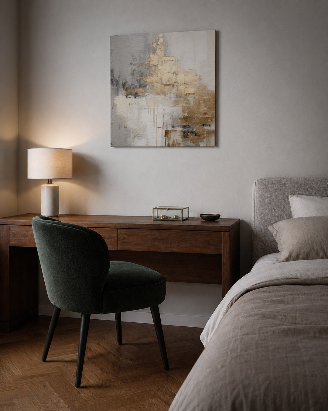 Gelaagde texturen kunstwerk – sfeerbeeld – dit werk toont een dynamisch spel van grijs, beige en brons. De compositie bestaat