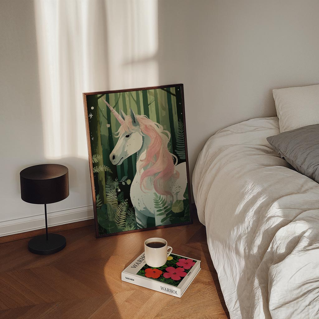 Magische Eenhoorn in het Bos – staande kinderkamer wanddecoratie van WallArtistic