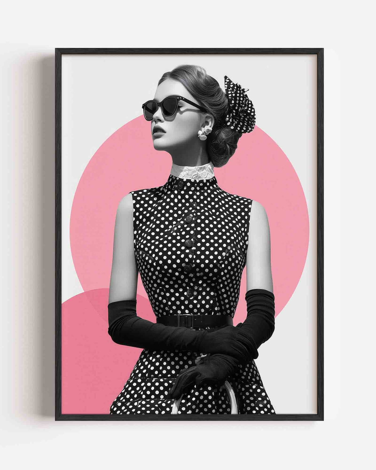 Vrouw met stippenjurk – Pop Art portret poster als wanddecoratie