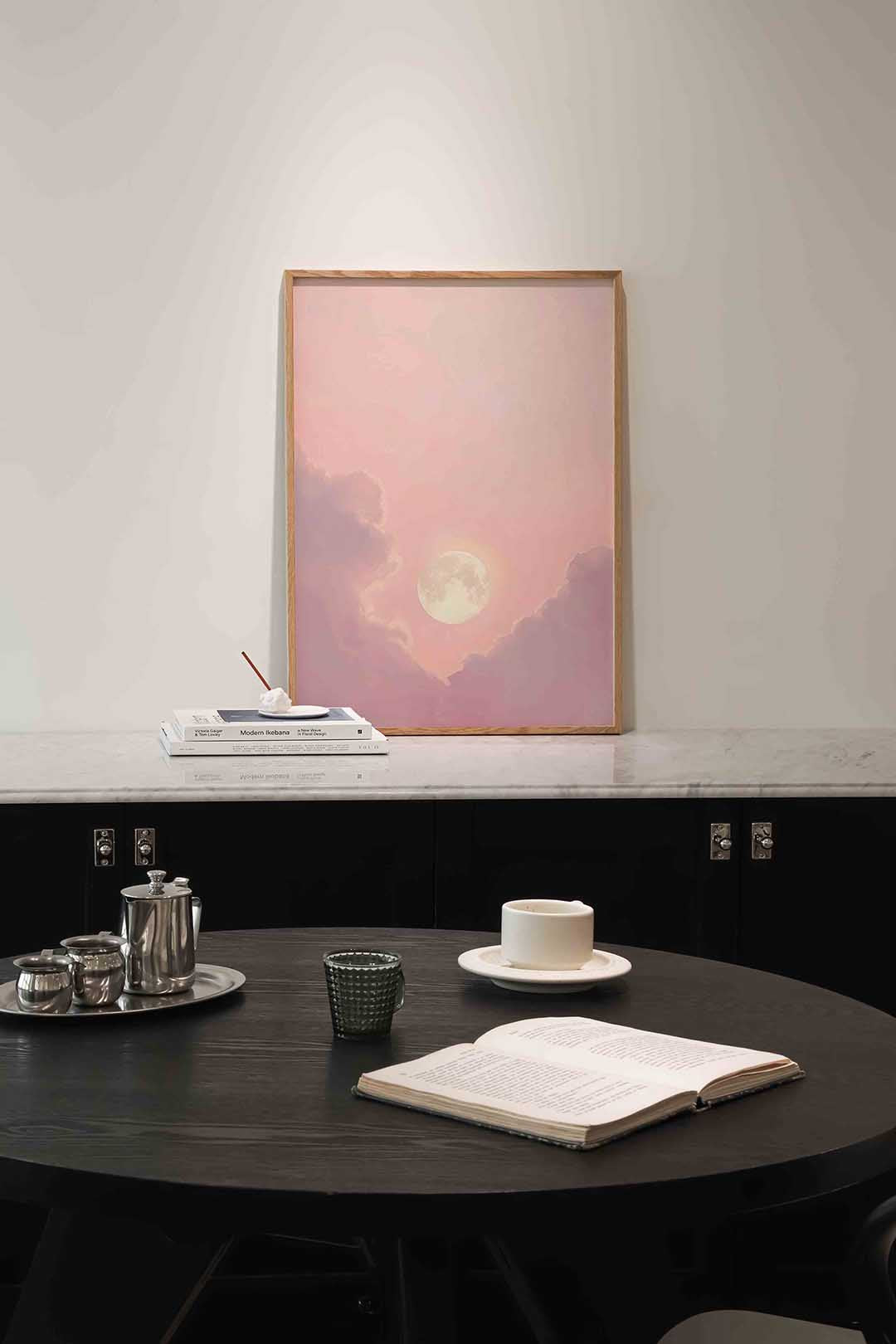 Maan en wolken – abstracte poster in staand formaat