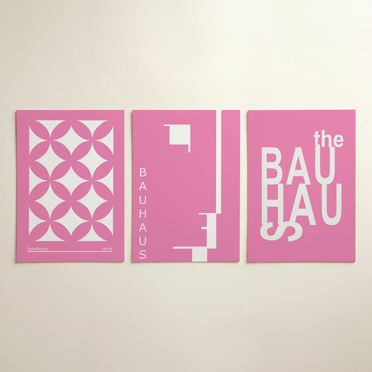 Roze cirkelpatroon posterset – detailweergave – deze posterset in drie delen toont een ritmisch spel van roze overlappende