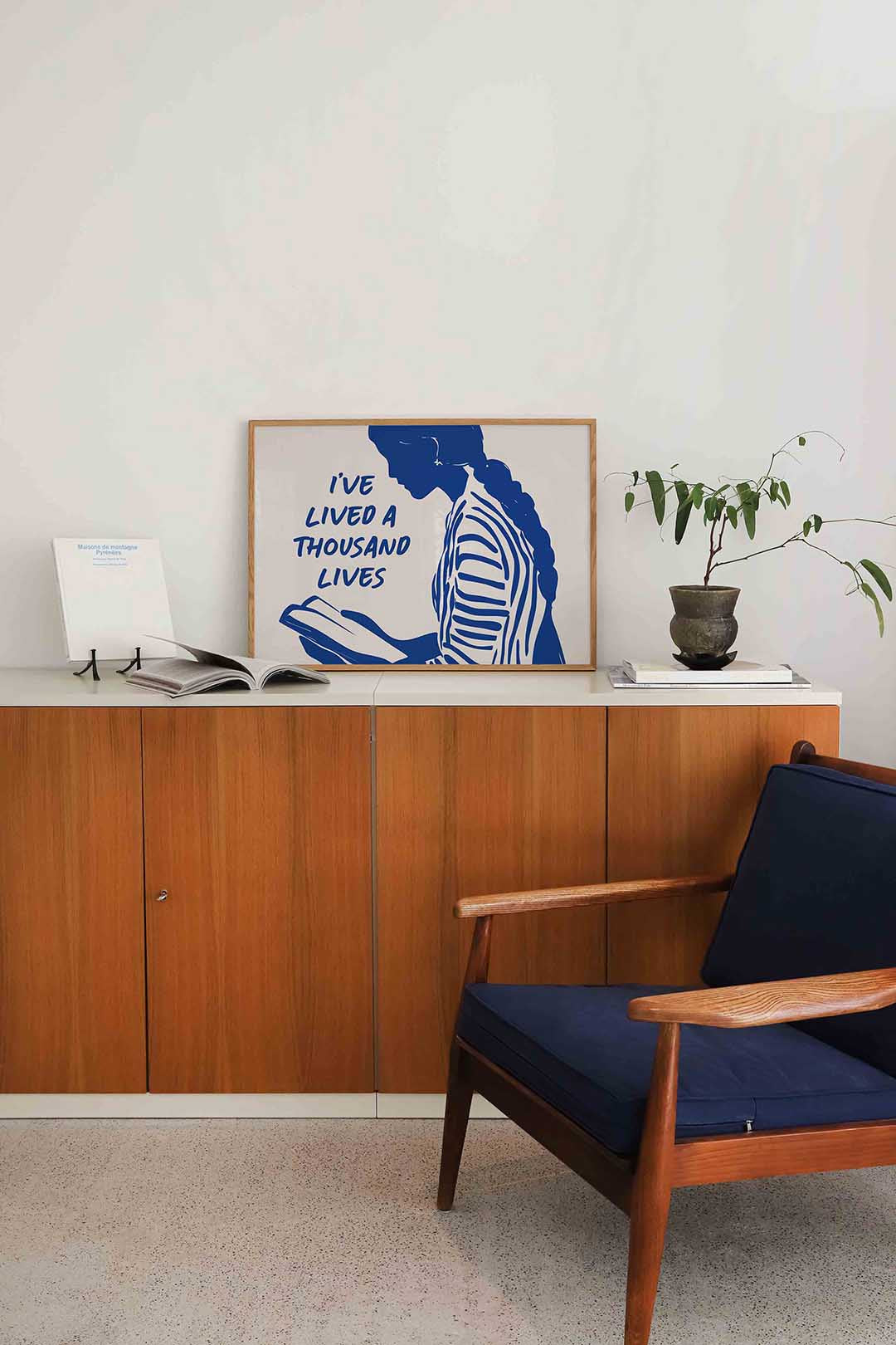 Lezende vrouw – moderne landscape wanddecoratie van WallArtistic