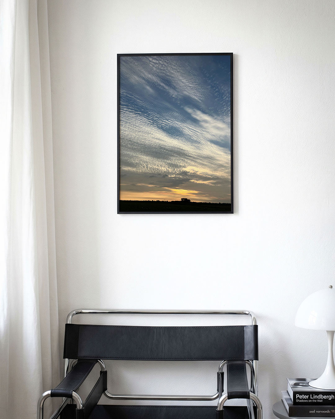Lucht met wolken poster – derde productweergave – deze poster toont een uitgestrekte lucht met golvende wolken en een zachte