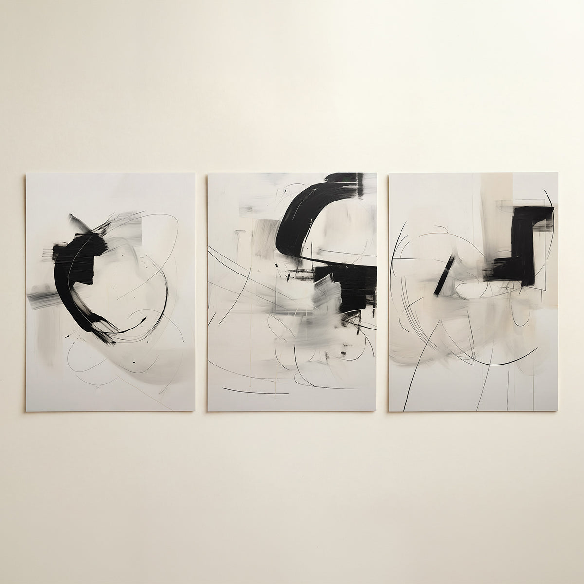 Zwart wit dynamiek – driedelige posterset in interieur
