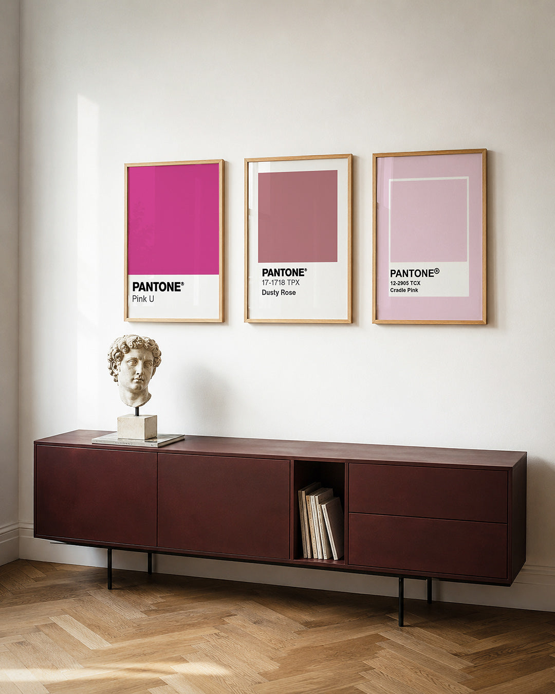 Roze kleurvlak posterset – detailweergave – een levendig roze vlak boven een wit vlak met tekst