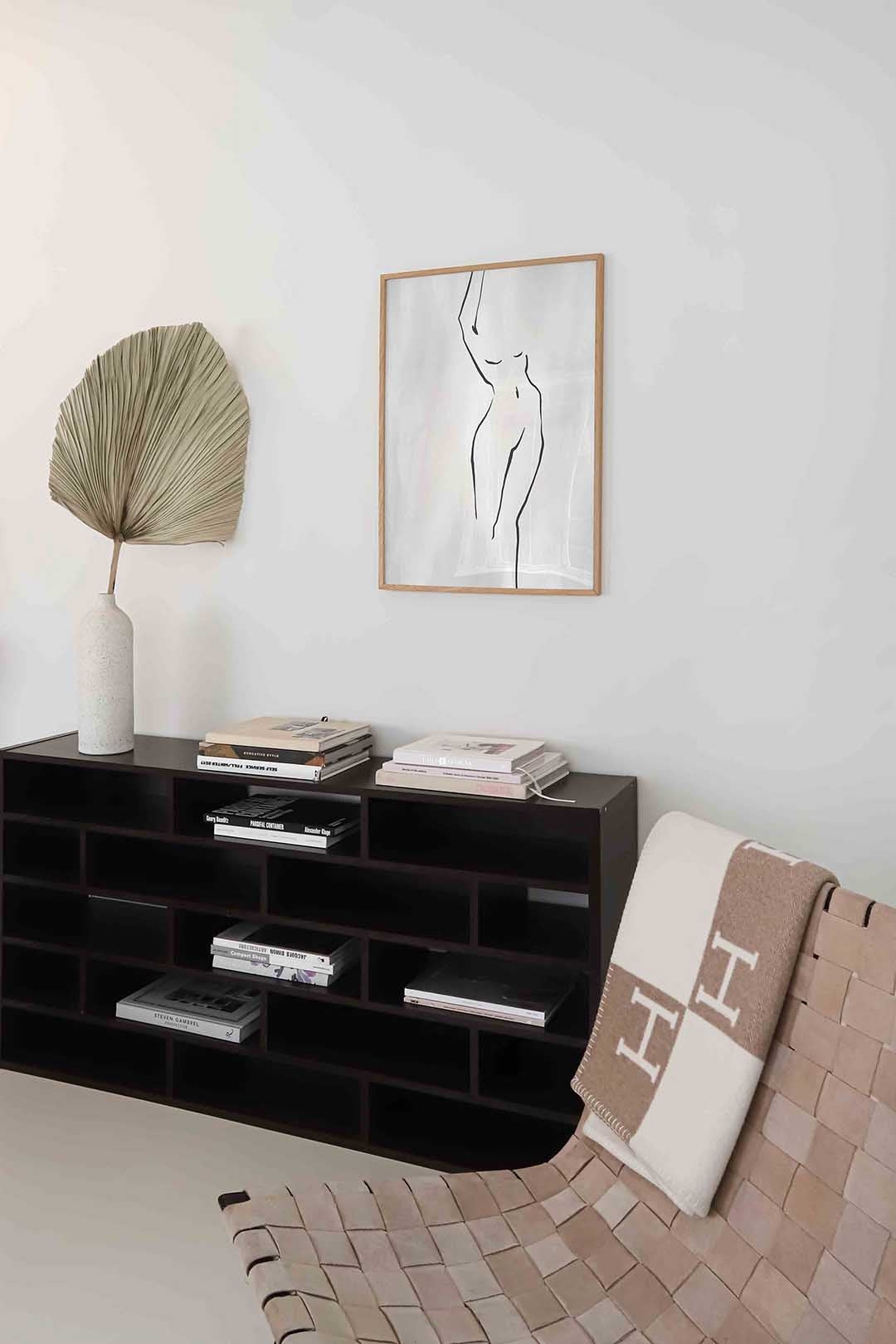 Minimalistische lijntekening – staande zachte abstracte wanddecoratie van WallArtistic
