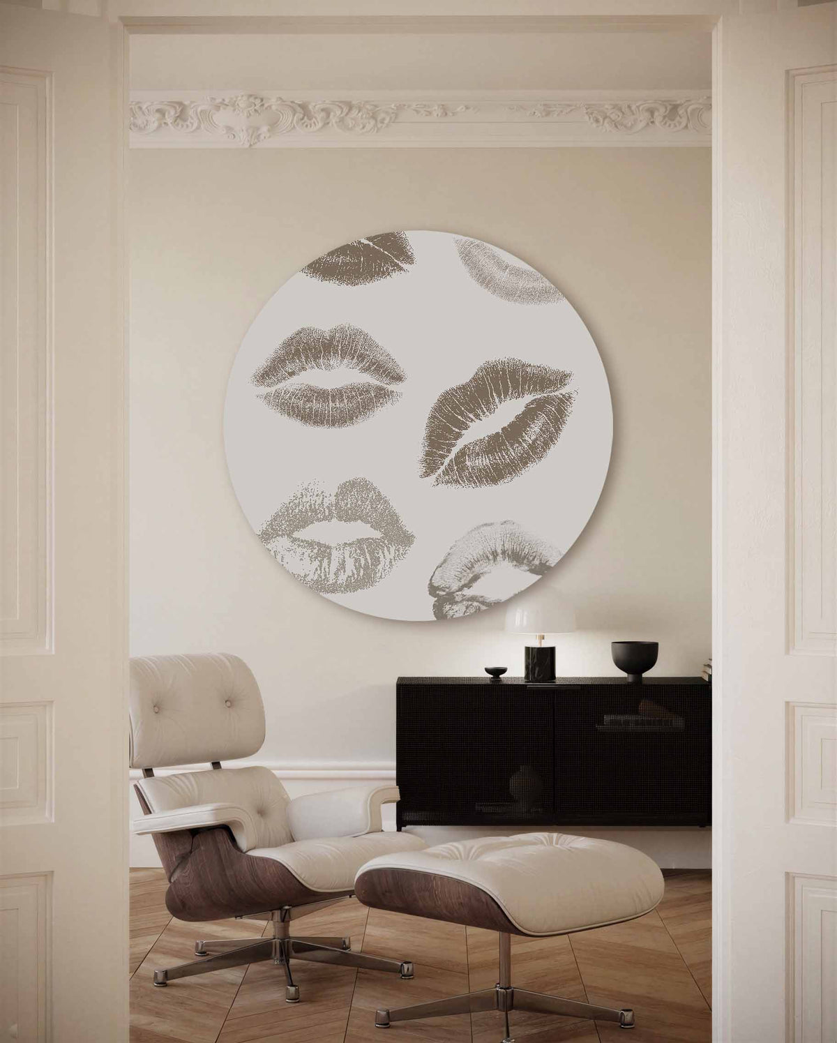 Lippenafdrukken – muurcirkel met kleur en vormen voor aan de muur