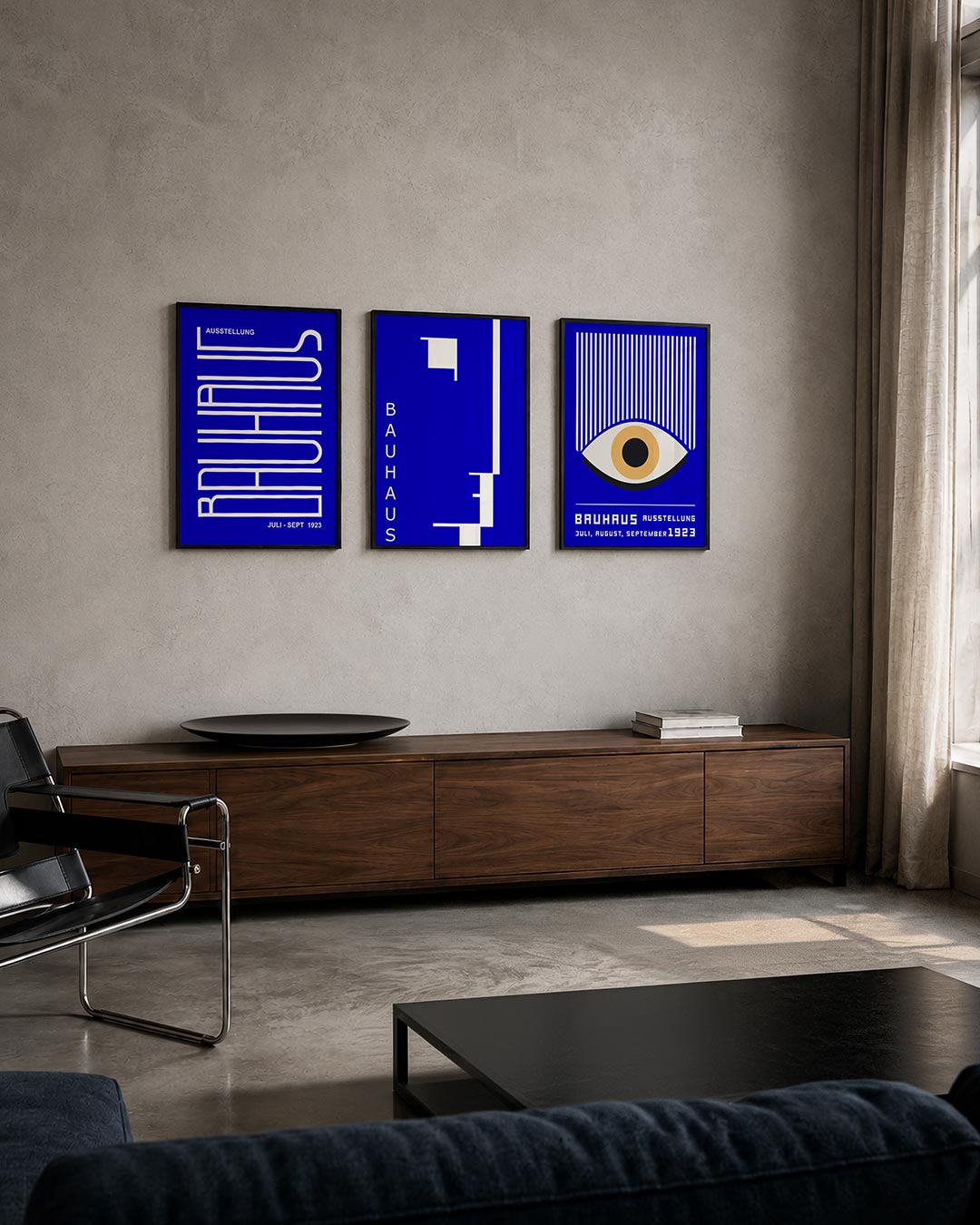 Lijnen en kleurvlakken posterset – tweede productweergave – deze poster speelt met een helder blauw vlak als achtergrond