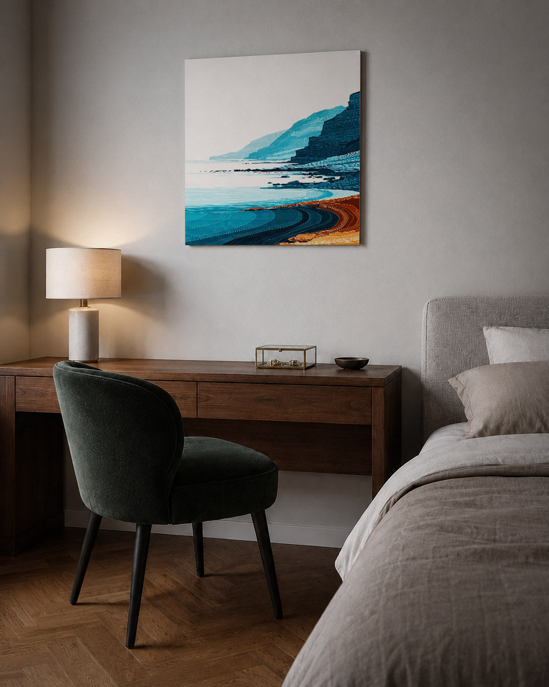 Kustlijn met kleuren kunstwerk – sfeerbeeld – dit werk toont een kustlijn met golvende lijnen en contrasterende kleuren.