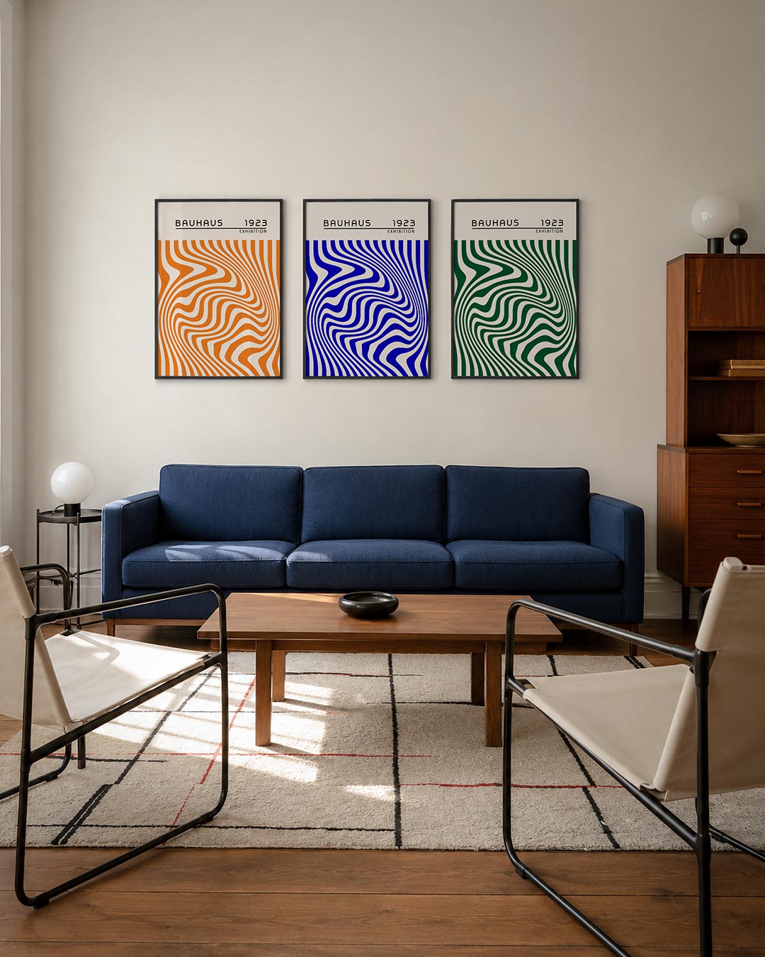 Golvend lijnenspel driedelige posterset – deze posterset in drie delen toont een dynamisch spel van golvende oranje en