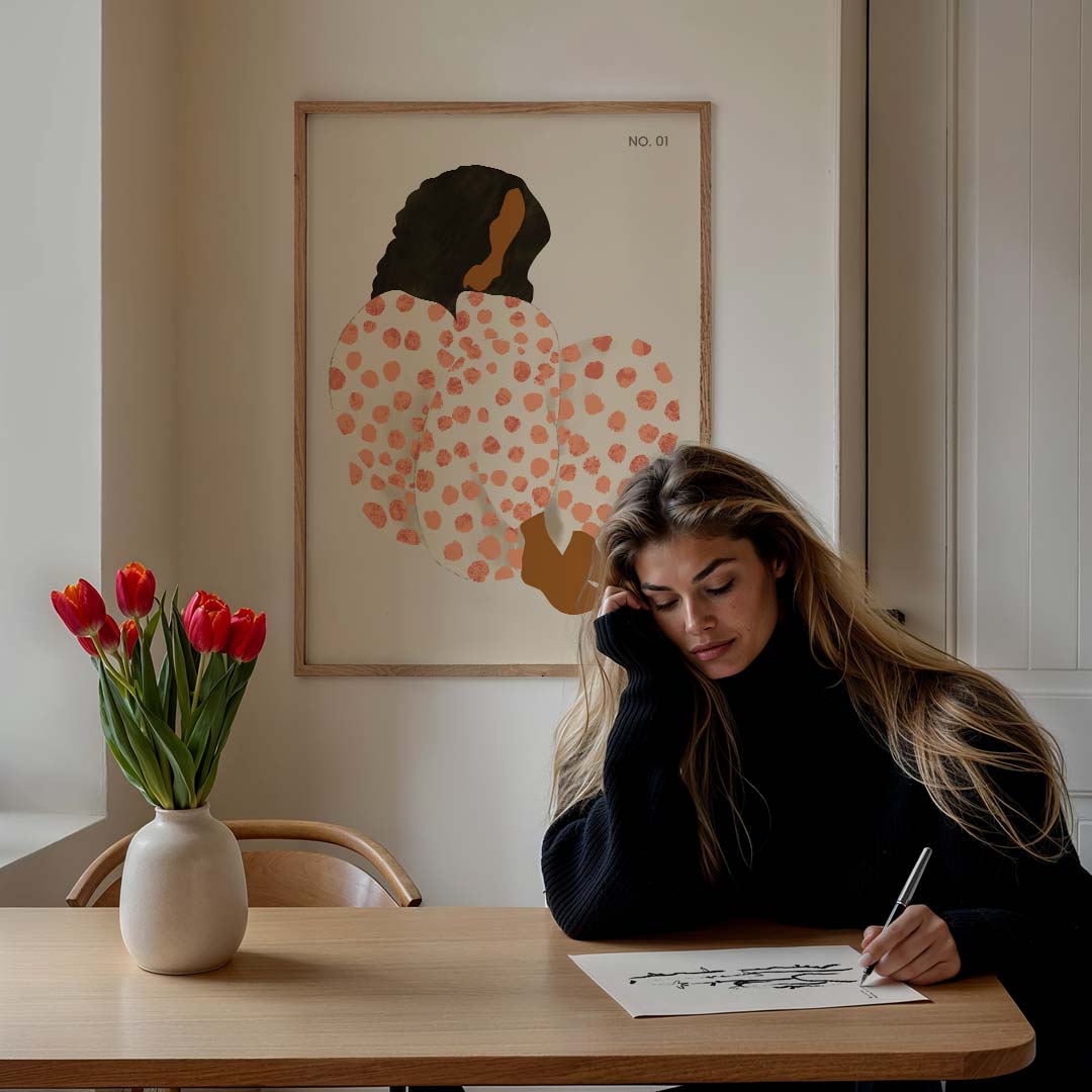 Elegante Vrouwelijke Kunstposter – staande vrouwelijke wanddecoratie van WallArtistic