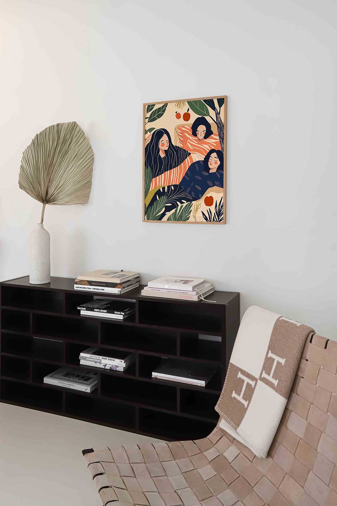 Drie figuren met bladeren – staande moderne wanddecoratie van WallArtistic