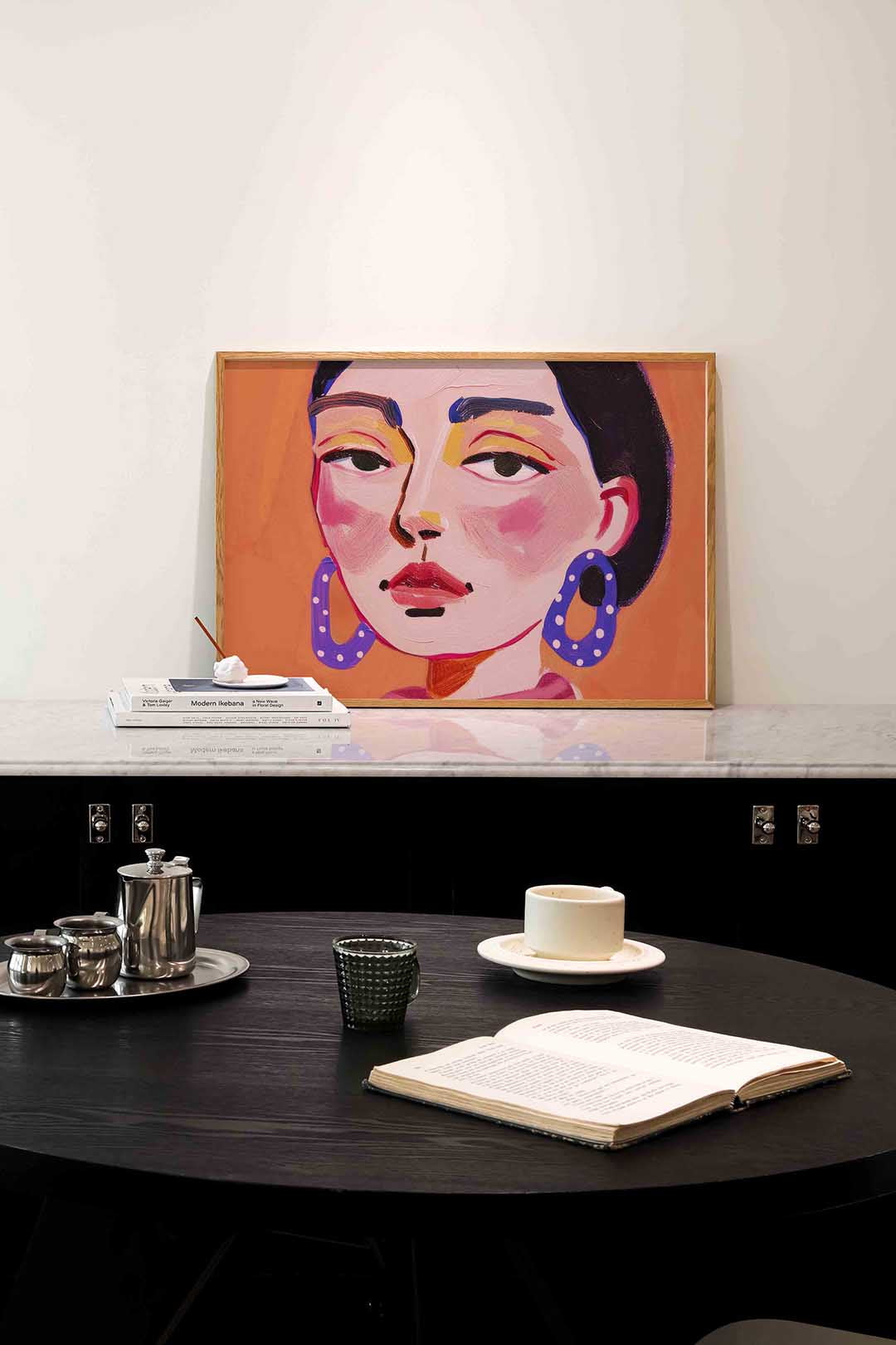 Portret met blauwe oorbellen – portret poster in liggend formaat