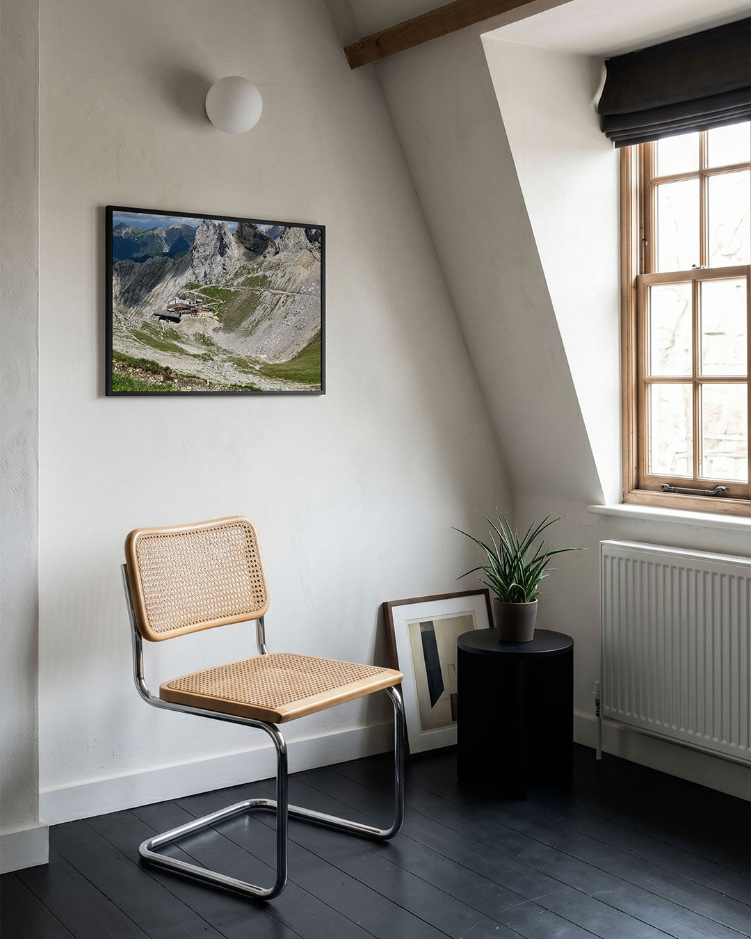 Berglandschap met rotsen poster – tweede productweergave – een indrukwekkend berglandschap met ruige rotsformaties en groene