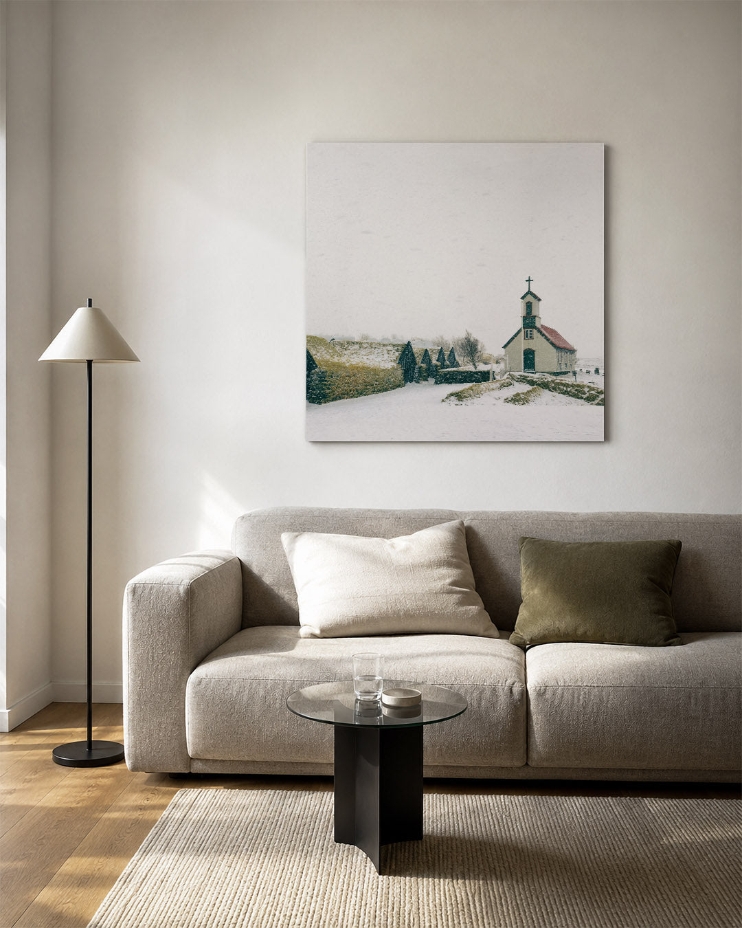 Rustieke winterkerk kunstwerk – vierkante wanddecoratie – een serene winterse scène met een kerk omgeven door besneeuwde