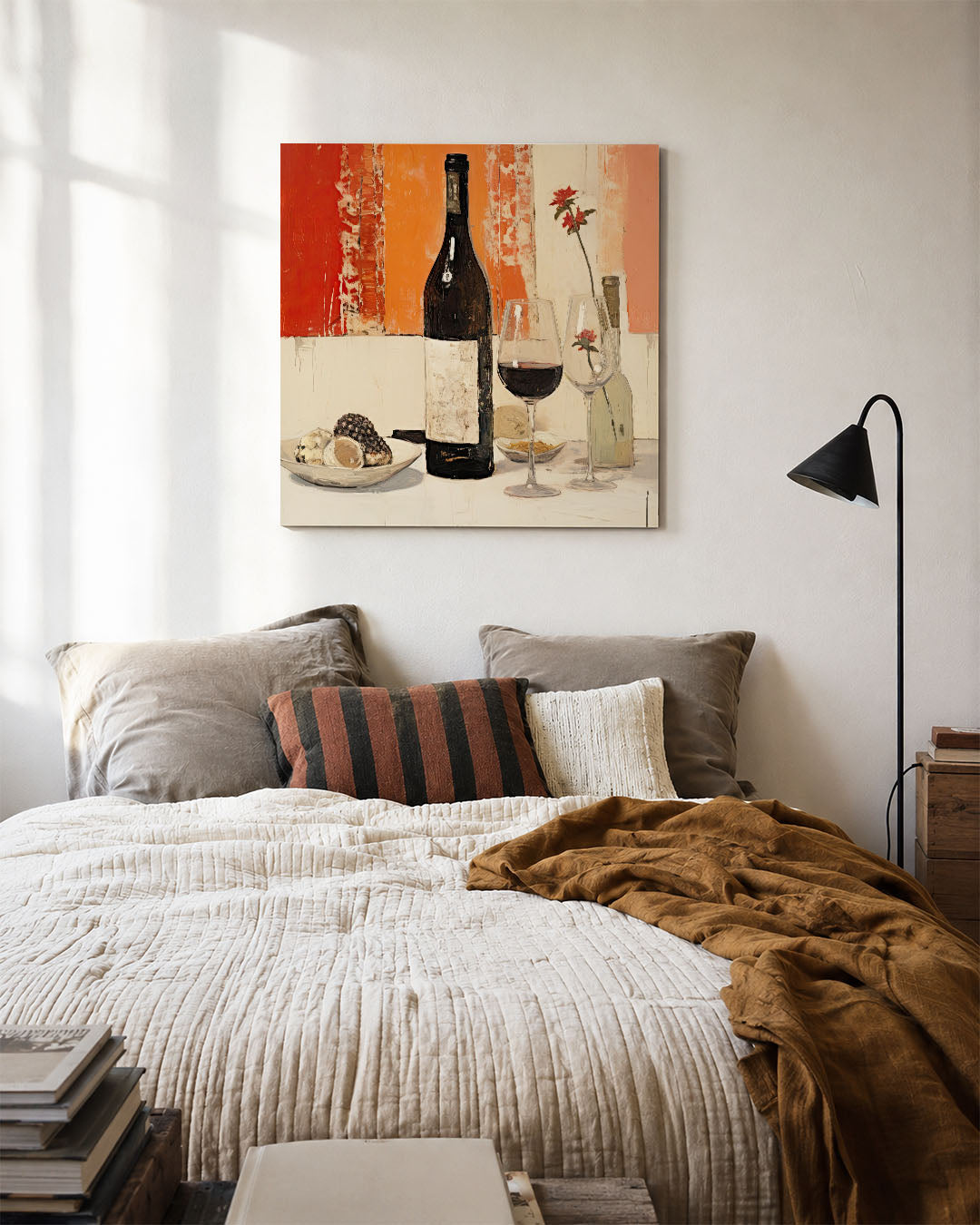 Wijn en bloemen kunstwerk – detailweergave – dit kunstwerk toont een fles wijn en glazen op een tafel, omlijst door warme