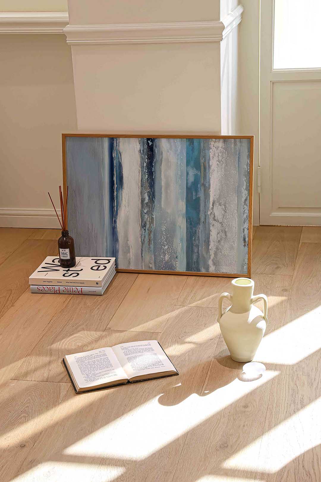 Blauwe en grijze strepen – liggende abstracte wanddecoratie van WallArtistic