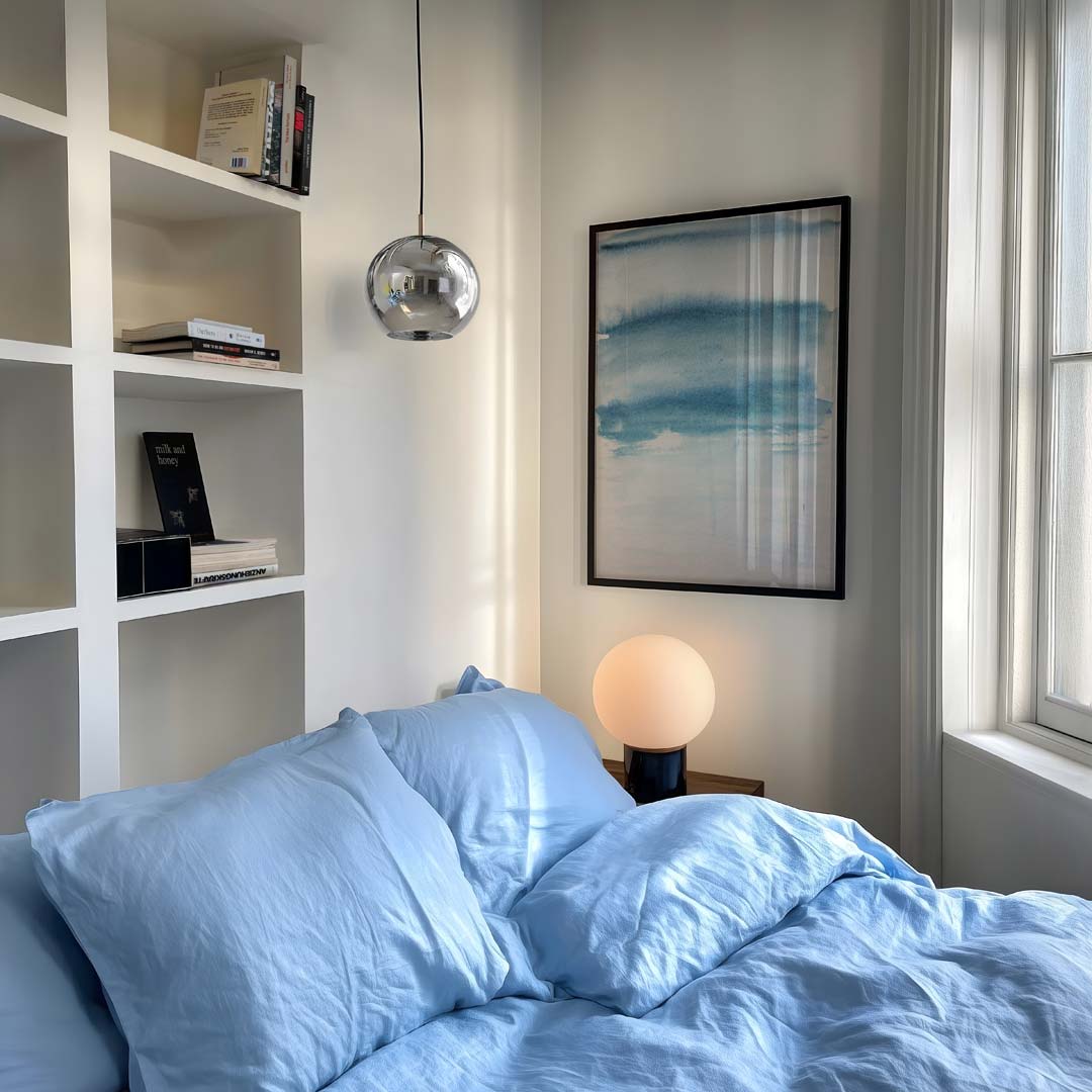 Dromerige Blauwe Waterverfposter – staande kleurrijke abstracte wanddecoratie van WallArtistic