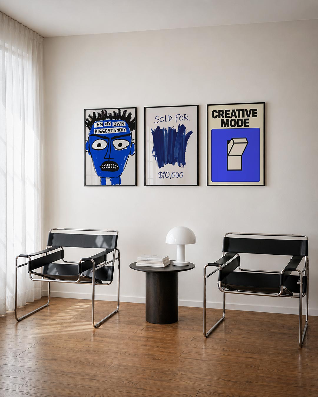 Expressieve gezichtsuitdrukking driedelige posterset – een felblauw gezicht met zwarte lijnen en witte ogen