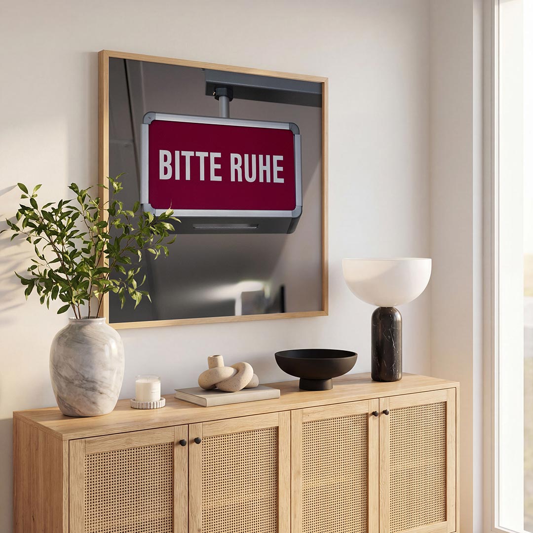 Rustig verzoek bord poster – tweede productweergave – een rechthoekig bord met een rode achtergrond en witte tekst. Het bord
