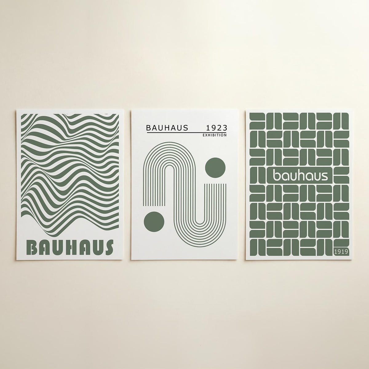 Golvend lijnenspel driedelige posterset in interieur