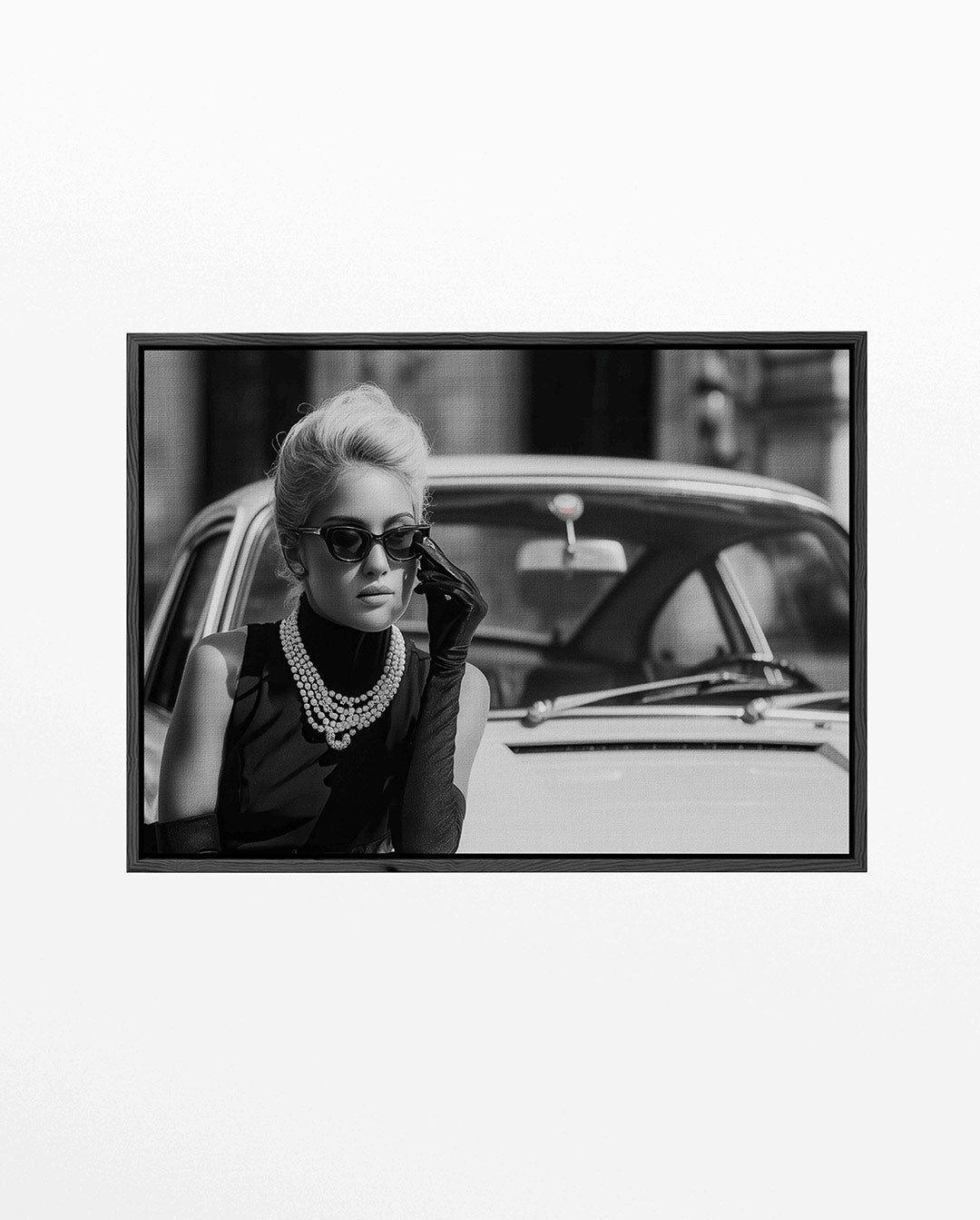 Vrouw en auto – liggend portret kunstwerk