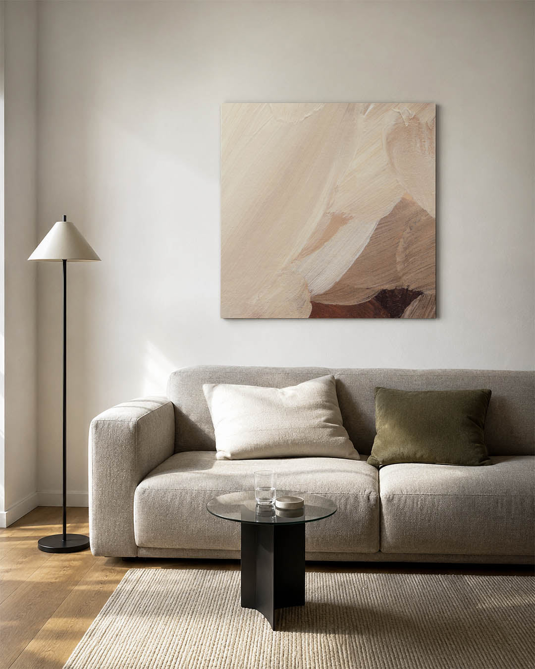 Organische penseelstreken kunstwerk – detailweergave – dit werk toont vloeiende penseelstreken in beige en bruin, met
