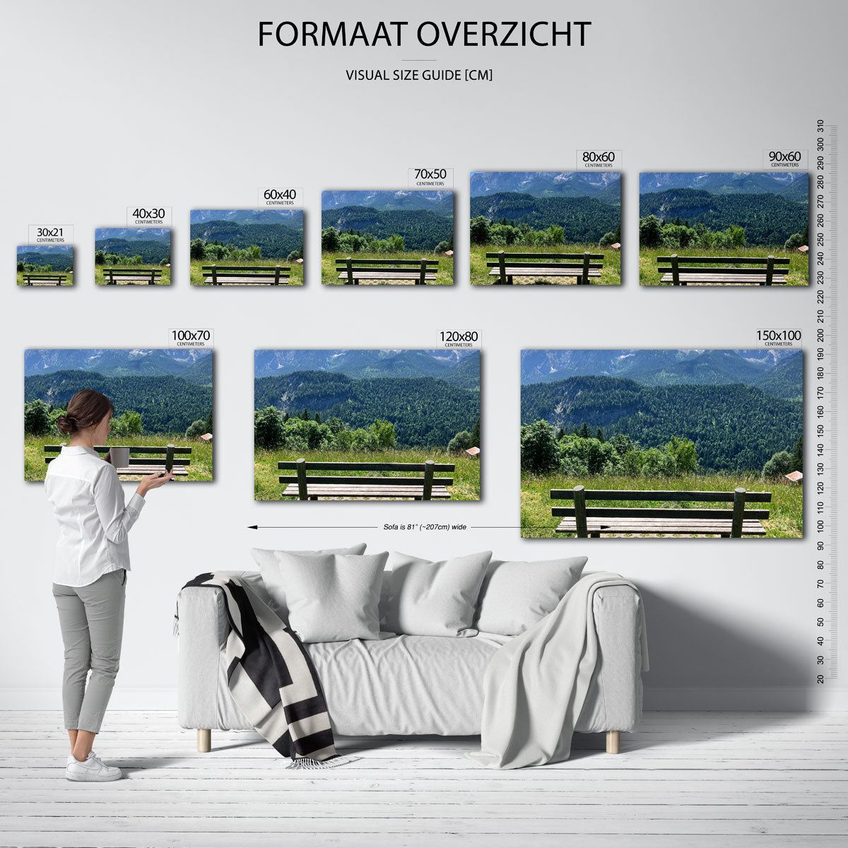 Berglandschap poster – sfeerbeeld – deze poster toont een houten bank met uitzicht op een weelderig groen berglandschap onder
