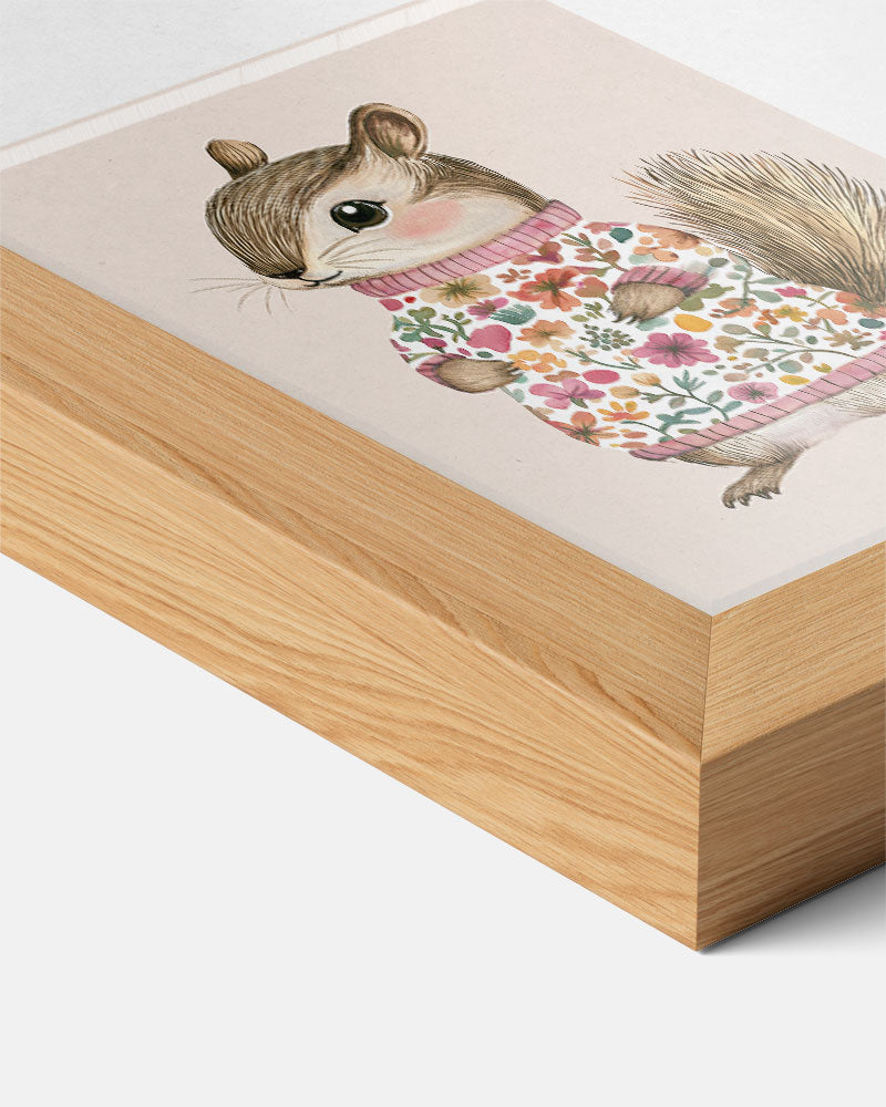 Schattige Chipmunk in Bloementrui – kids poster als vrolijke staande wanddecoratie
